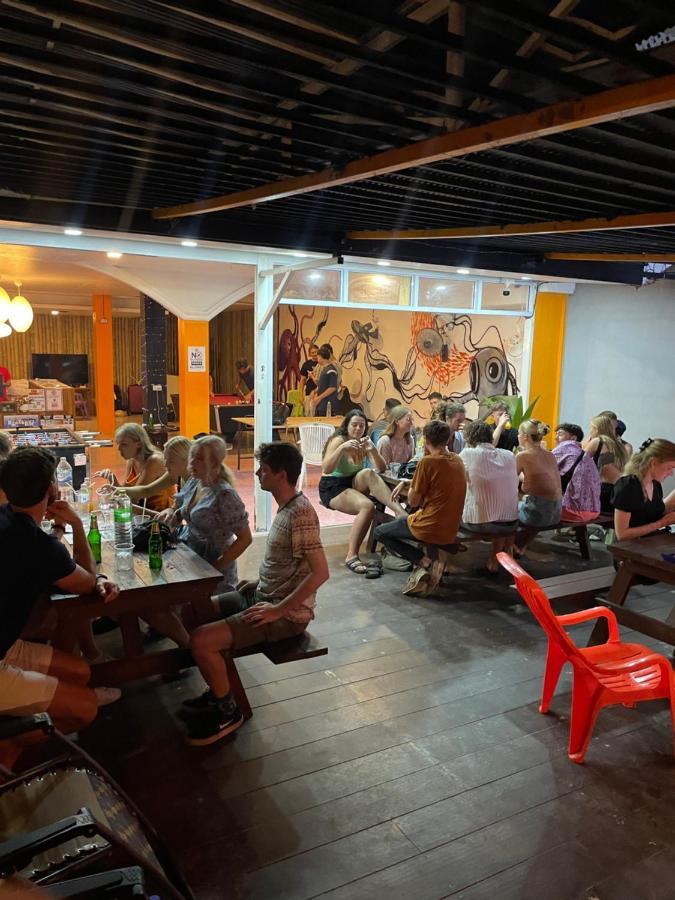 Revolution Koh Tao旅舍 外观 照片